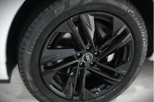 2023 Audi Q7 55 Premium Plus