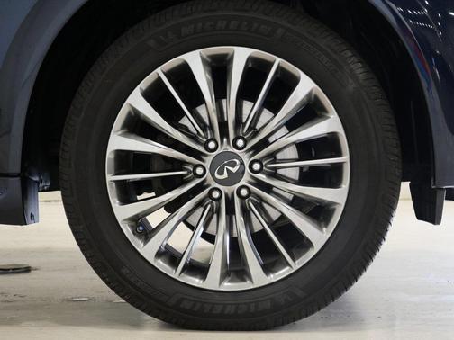 2018 INFINITI QX80 Base