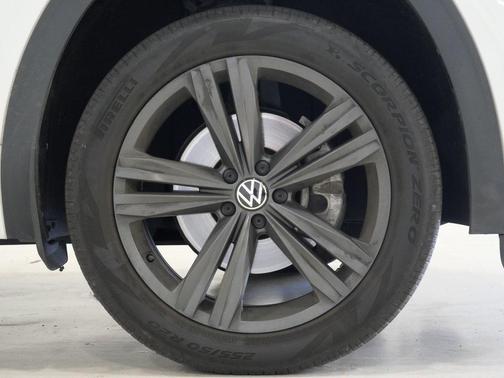 2020 Volkswagen Atlas Cross Sport 3.6L V6 SE w/Technology R-Line