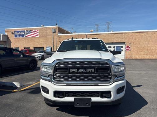 Bright White Clearcoat 2023 RAM 2500 Limited Crew Cab 4x4 6'4' Box