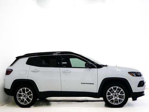 Bright White Clearcoat 2025 Jeep Compass Limited