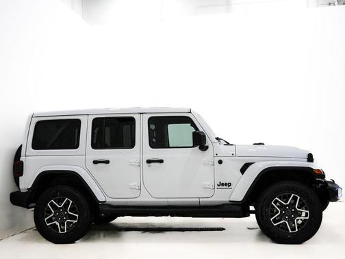 Bright White Clearcoat 2026 Jeep Wrangler 4-Door Sahara 4x4