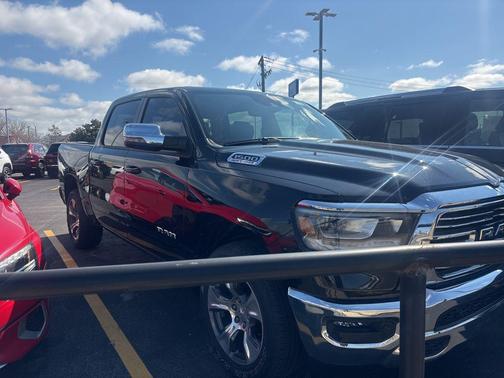 Diamond Black Crystal Pearlcoat 2023 RAM 1500 Laramie