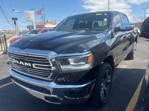 Diamond Black Crystal Pearlcoat 2023 RAM 1500 Laramie