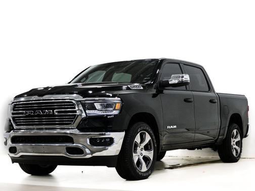 Diamond Black Crystal Pearlcoat 2023 RAM 1500 Laramie