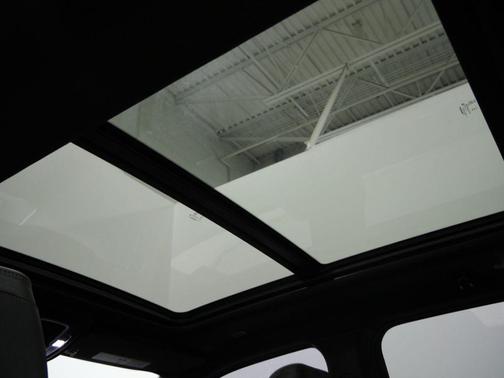 Diamond Black Crystal Pearlcoat 2023 RAM 1500 Laramie