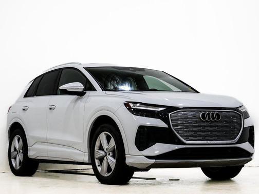 2022 Audi e-tron Premium Plus