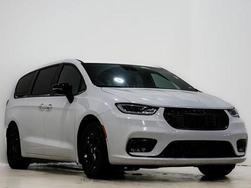 2024 Chrysler Pacifica Hybrid S Appearance Pkg
