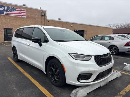 2024 Chrysler Pacifica Hybrid S Appearance Pkg