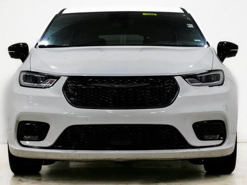 2024 Chrysler Pacifica Hybrid S Appearance Pkg