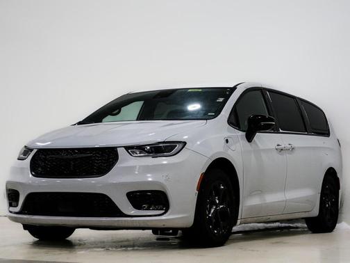 2024 Chrysler Pacifica Hybrid S Appearance Pkg