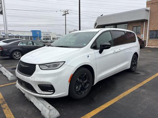2024 Chrysler Pacifica Hybrid S Appearance Pkg