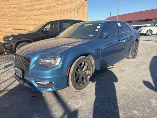 2022 Chrysler 300 Touring