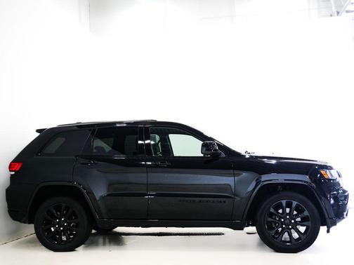 Diamond Black Crystal Pearlcoat 2020 Jeep Grand Cherokee Altitude