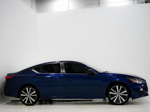 2020 Nissan Altima SR FWD