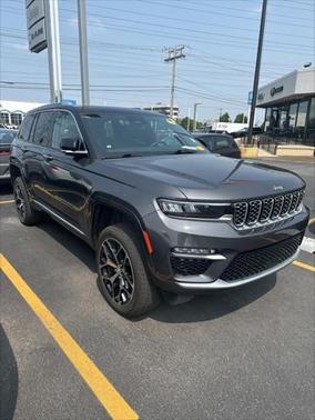 2022 Jeep Grand Cherokee Summit