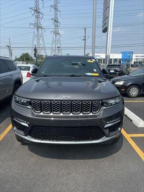 2022 Jeep Grand Cherokee Summit