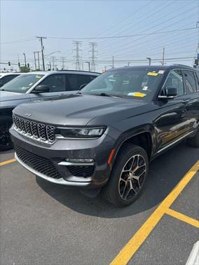 2022 Jeep Grand Cherokee Summit