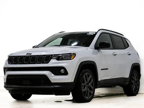 Silver Zynith Metallic Clearcoat 2026 Jeep Compass Latitude