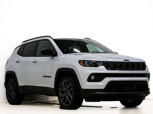 Silver Zynith Metallic Clearcoat 2026 Jeep Compass Latitude