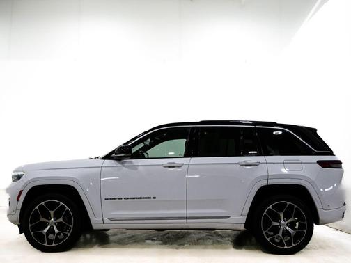 2022 Jeep Grand Cherokee Summit