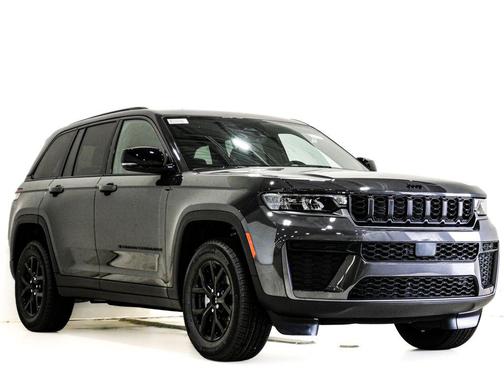 Baltic Gray Metallic Clearcoat 2026 Jeep Grand Cherokee Altitude