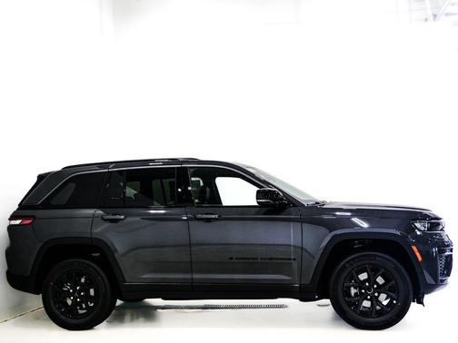 Baltic Gray Metallic Clearcoat 2026 Jeep Grand Cherokee Altitude