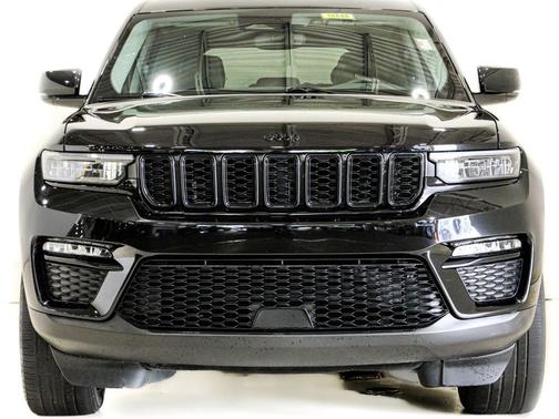 Diamond Black Crystal Pearlcoat 2023 Jeep Grand Cherokee Limited