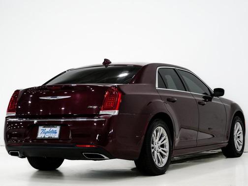 2017 Chrysler 300 Limited