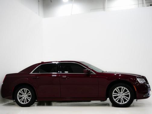 2017 Chrysler 300 Limited