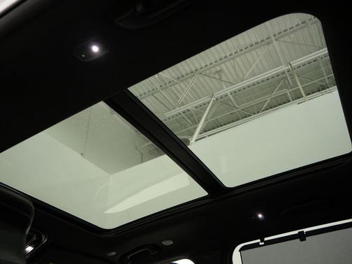 Bright White Clearcoat 2023 Jeep Grand Cherokee Overland