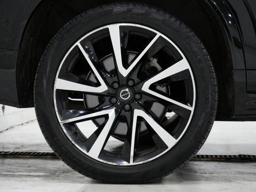 2023 Volvo XC90 B5 Plus