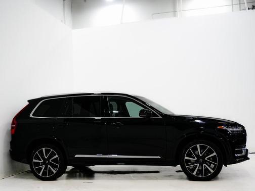 2023 Volvo XC90 B5 Plus