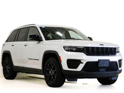 Silver Zynith 2024 Jeep Grand Cherokee Altitude