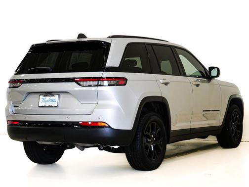 Silver Zynith 2024 Jeep Grand Cherokee Altitude