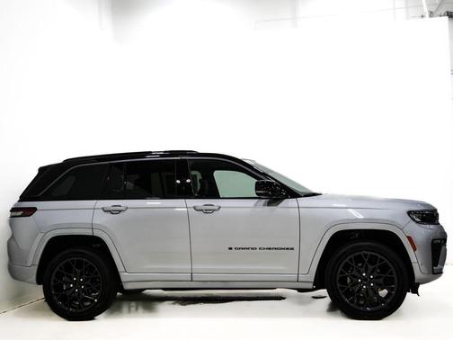 silver zynith 2026 Jeep Grand Cherokee Summit
