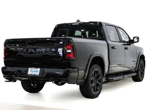 Diamond Black Crystal Pearlcoat 2026 RAM 1500 Laramie
