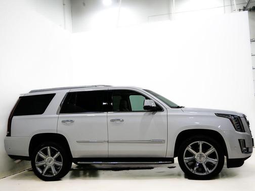 Crystal White Tricoat 2017 Cadillac Escalade Luxury