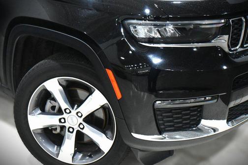 Diamond Black Crystal Pearlcoat 2021 Jeep Grand Cherokee L Limited
