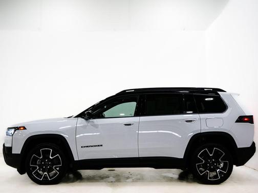 2026 Jeep Cherokee Overland