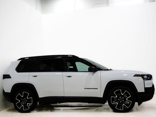2026 Jeep Cherokee Overland