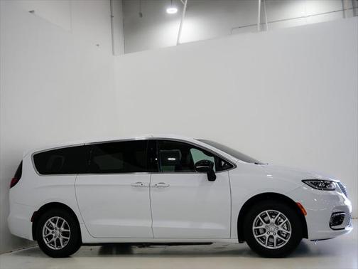 2025 Chrysler Pacifica L
