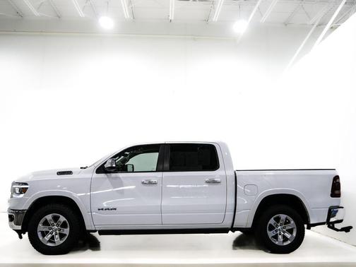 Bright White Clearcoat 2022 RAM 1500 Laramie