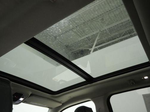 Bright White Clearcoat 2022 RAM 1500 Laramie