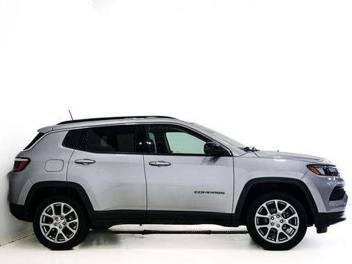 Billet Silver Metallic Clearcoat 2022 Jeep Compass Latitude Lux