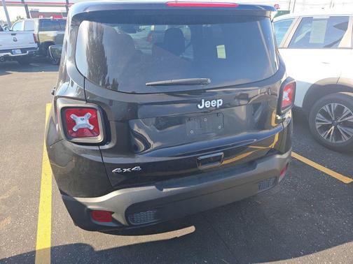 Black Clearcoat 2023 Jeep Renegade Latitude