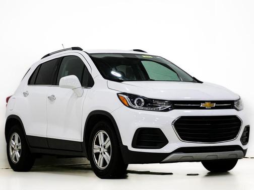 Summit White 2020 Chevrolet Trax LT