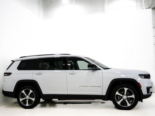 Bright White Clearcoat 2023 Jeep Grand Cherokee L Limited
