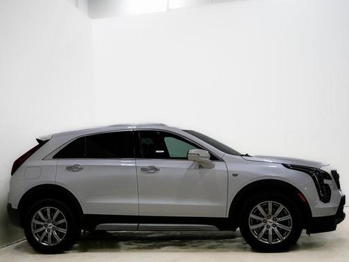 2022 Cadillac XT4 Premium Luxury