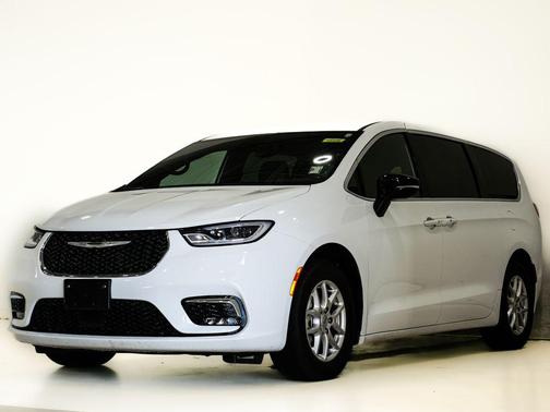 Bright White Clearcoat 2025 Chrysler Pacifica L